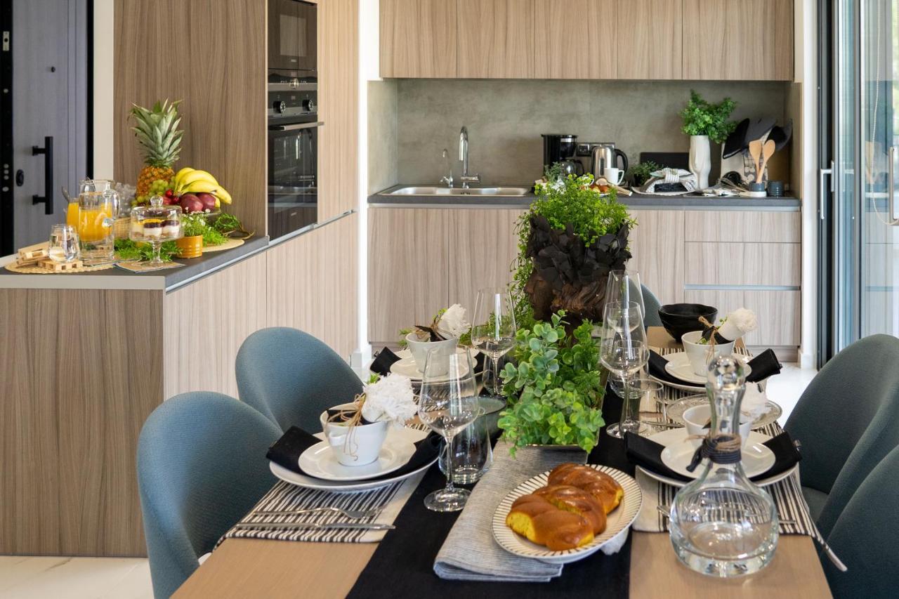 The Lop Athens Holidays Luxury Suites Exterior foto