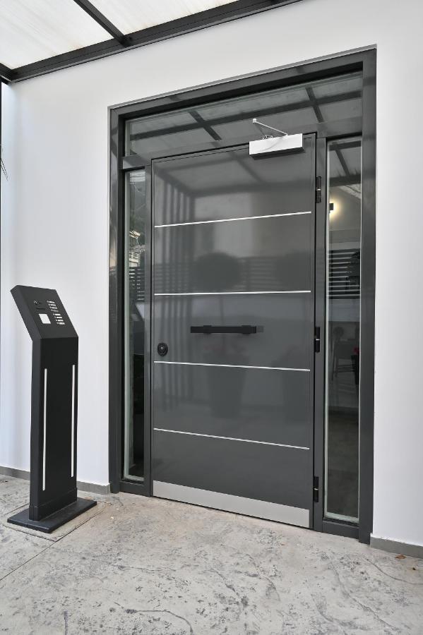 The Lop Athens Holidays Luxury Suites Exterior foto